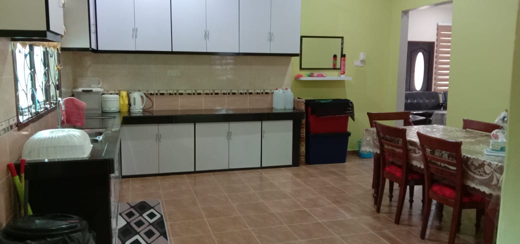 5 dry kitchen untuk makan-makan keluarga Homestay Merlimau Berdekatan UITM melaka
